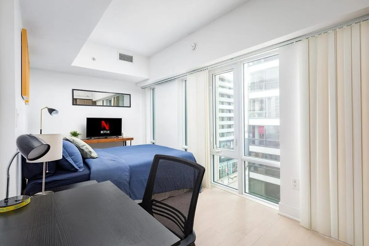 Modern Micro Studio In Heart Of Downtown Toronto Kanada