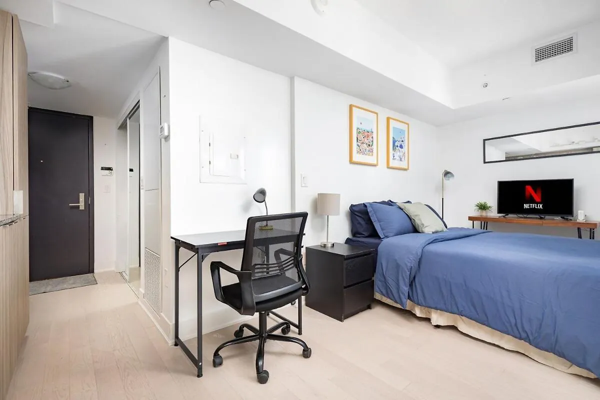 Modern Micro Studio In Heart Of Downtown Toronto 0*,  Kanada