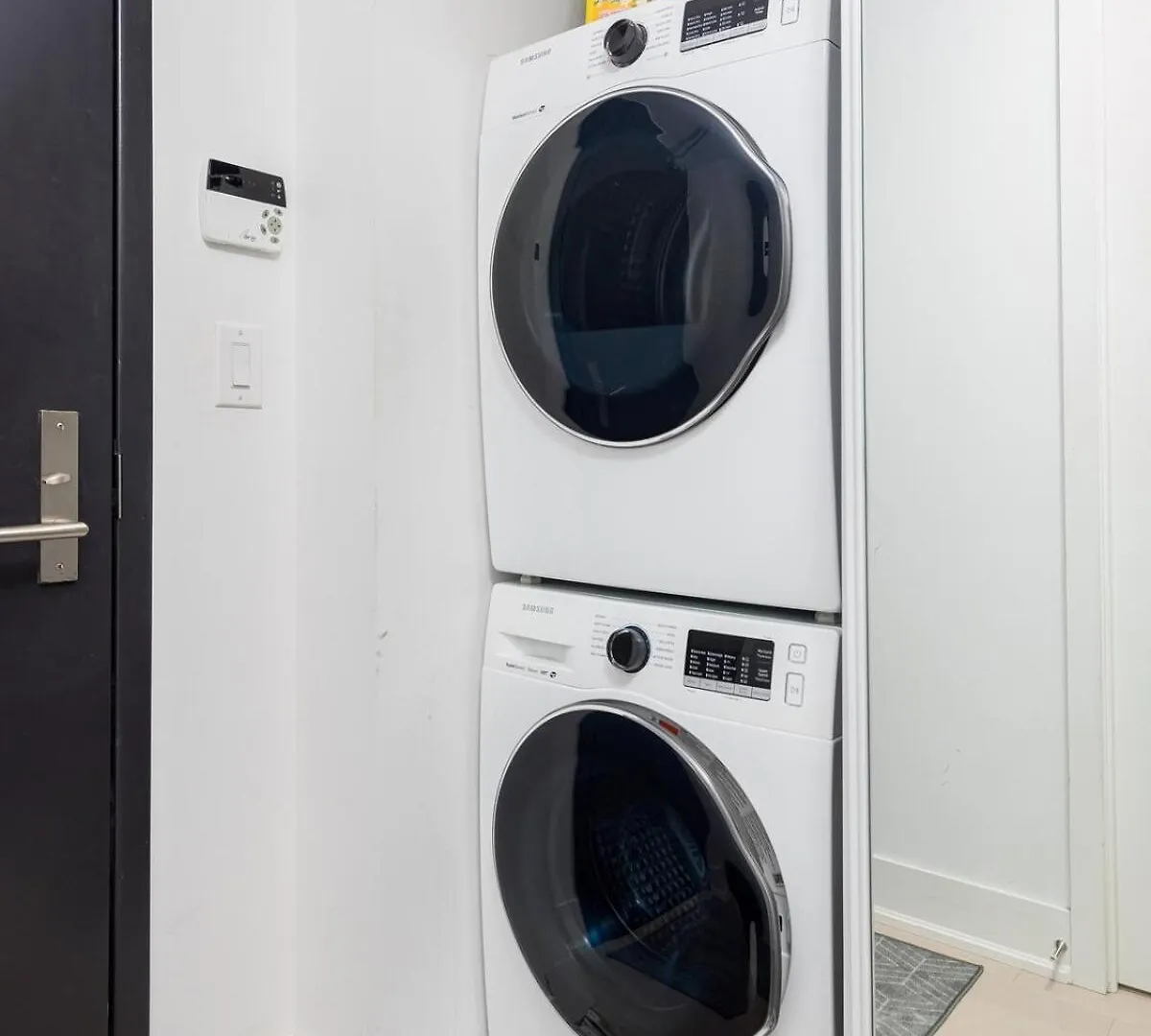 Modern Micro Studio In Heart Of Downtown Toronto 0*,