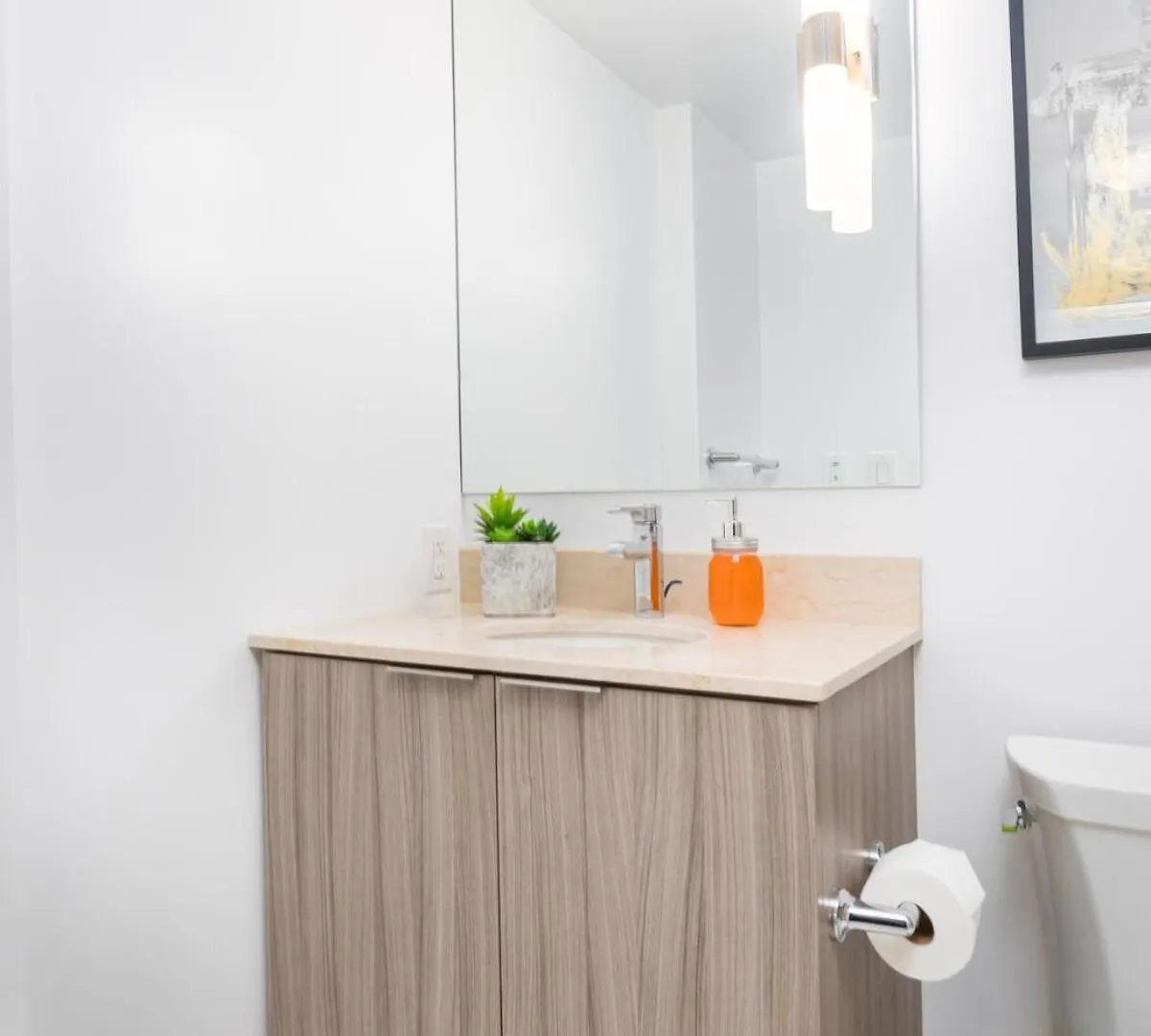 Modern Micro Studio In Heart Of Downtown Toronto